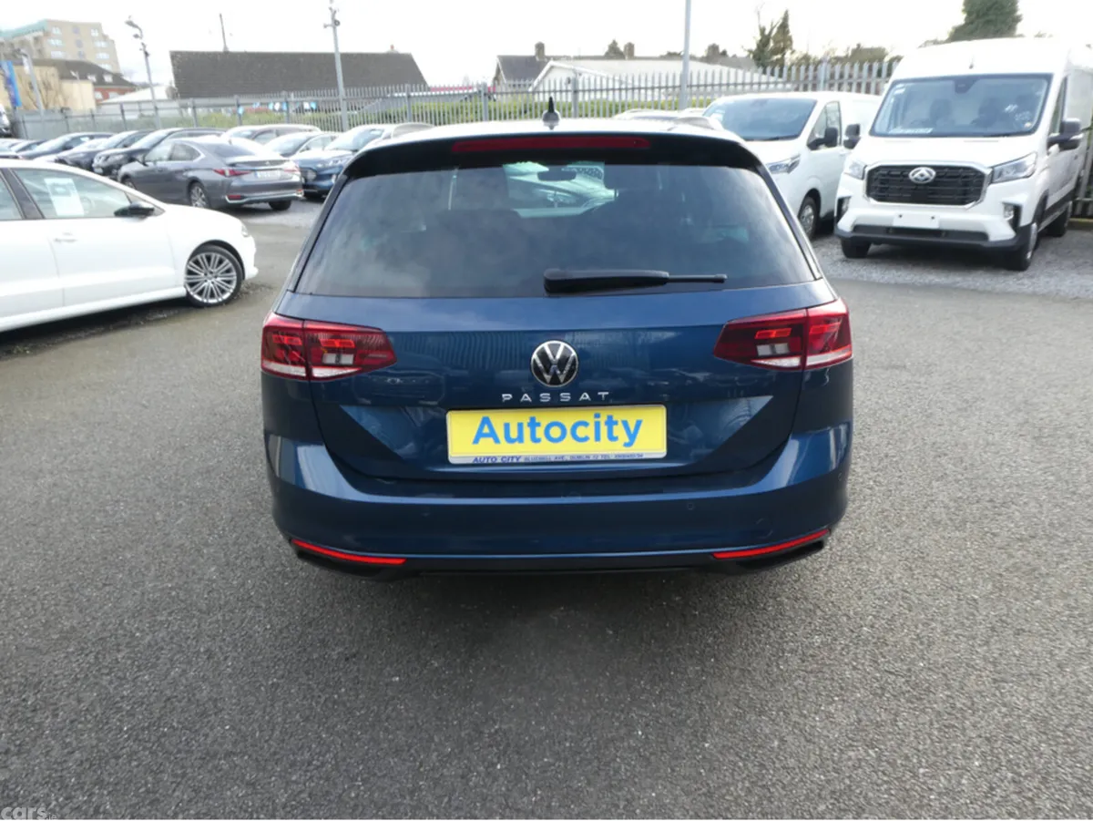 Volkswagen Passat Estate, Diesel, 2021, Blue