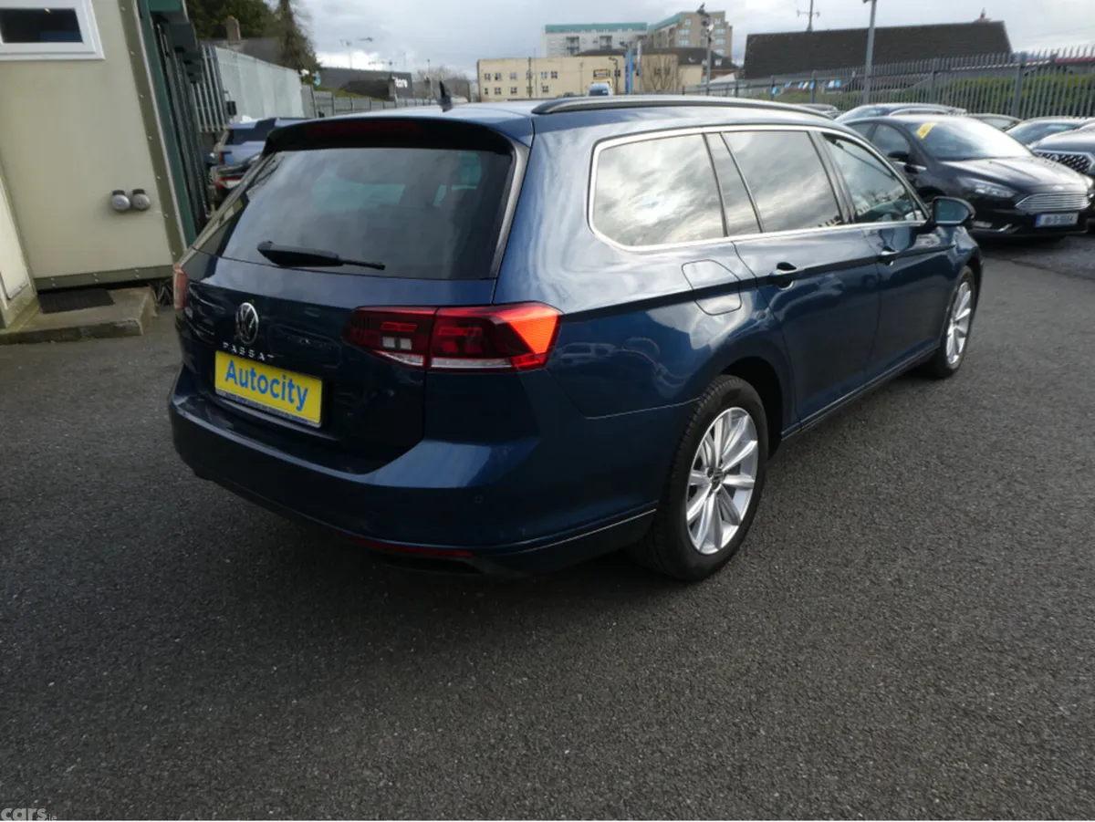 Volkswagen Passat Estate, Diesel, 2021, Blue