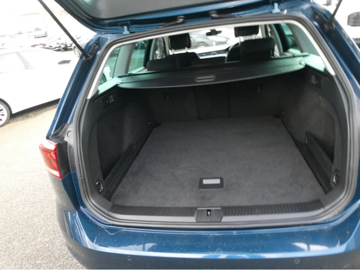 Volkswagen Passat Estate, Diesel, 2021, Blue