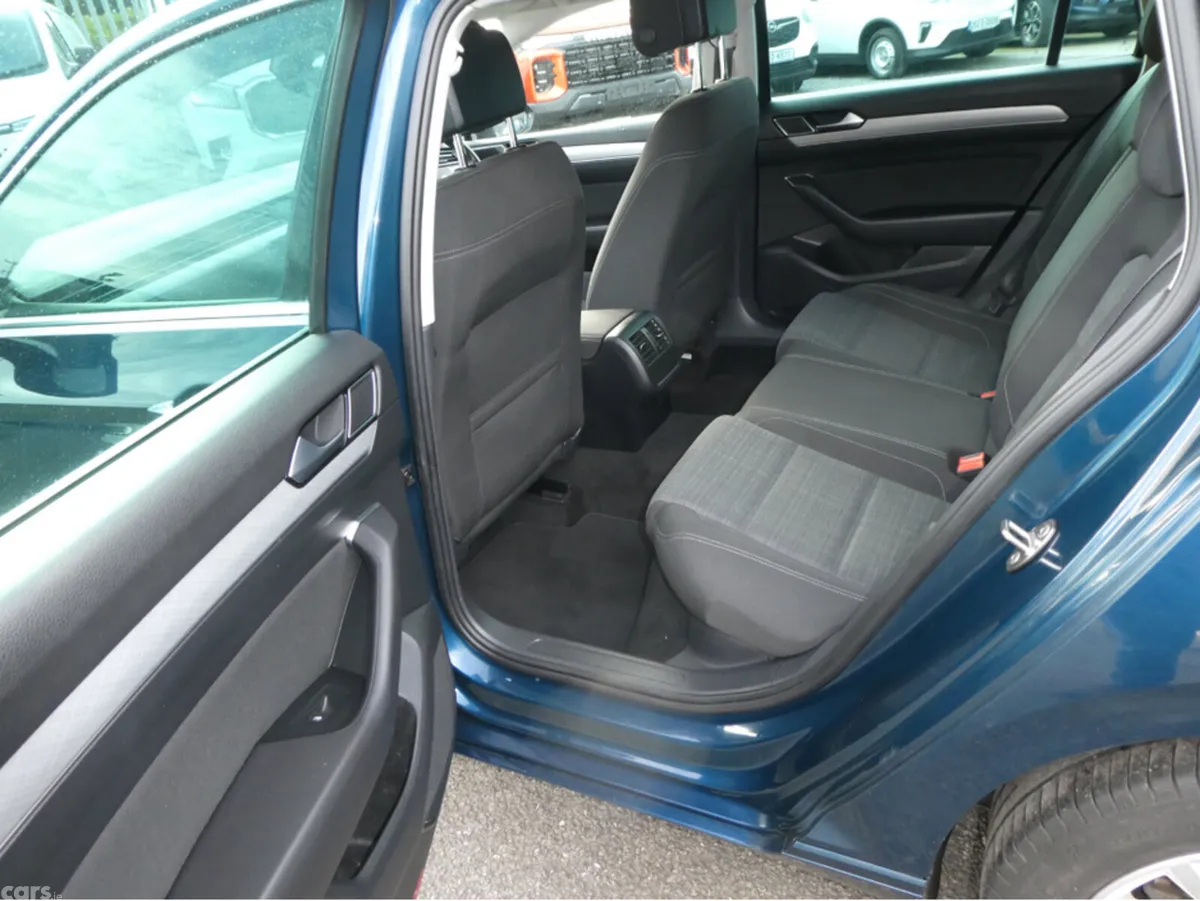 Volkswagen Passat Estate, Diesel, 2021, Blue