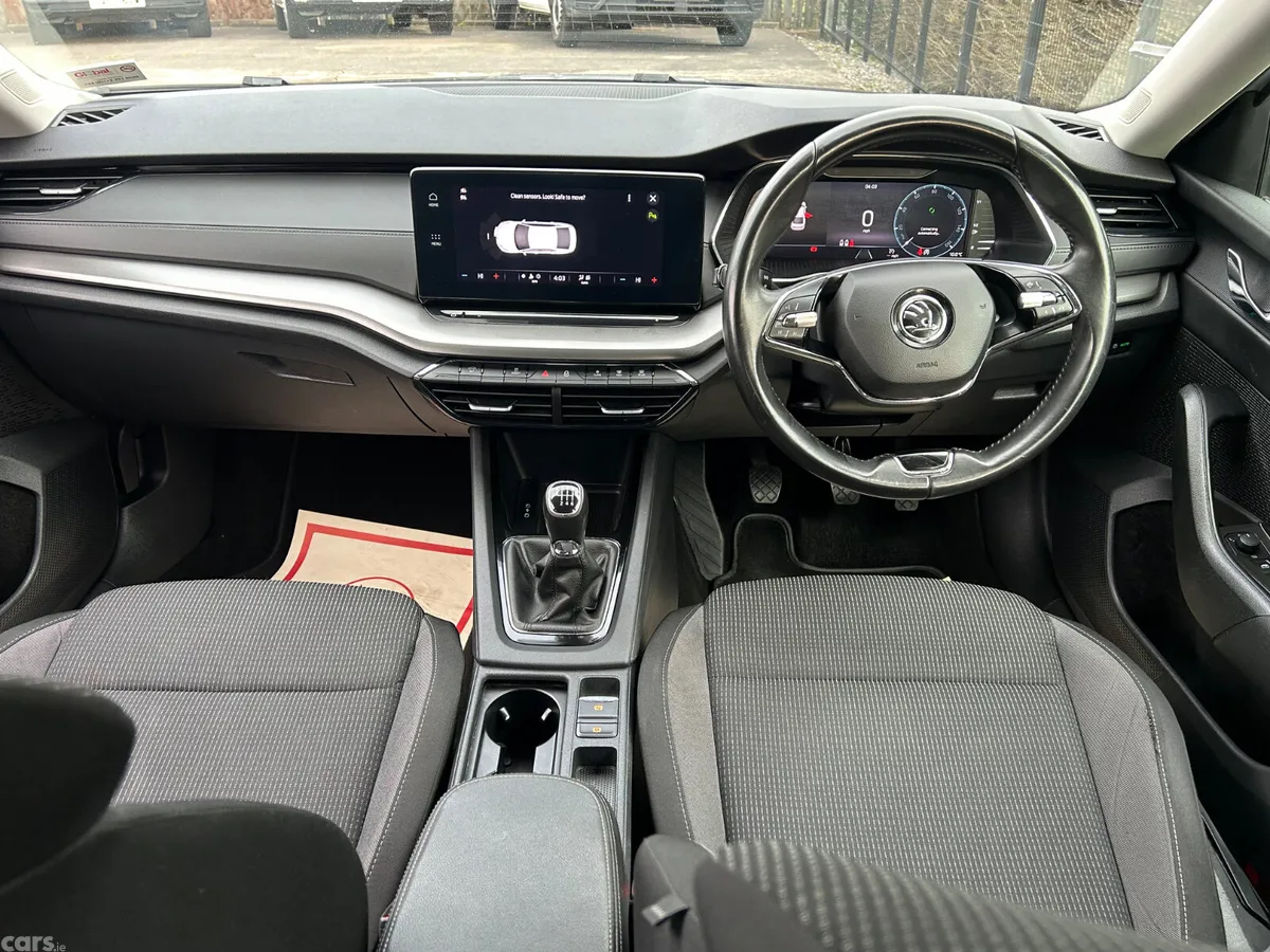 Skoda Octavia Saloon, Diesel, 2022, Silver