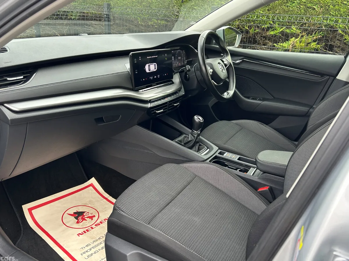 Skoda Octavia Saloon, Diesel, 2022, Silver