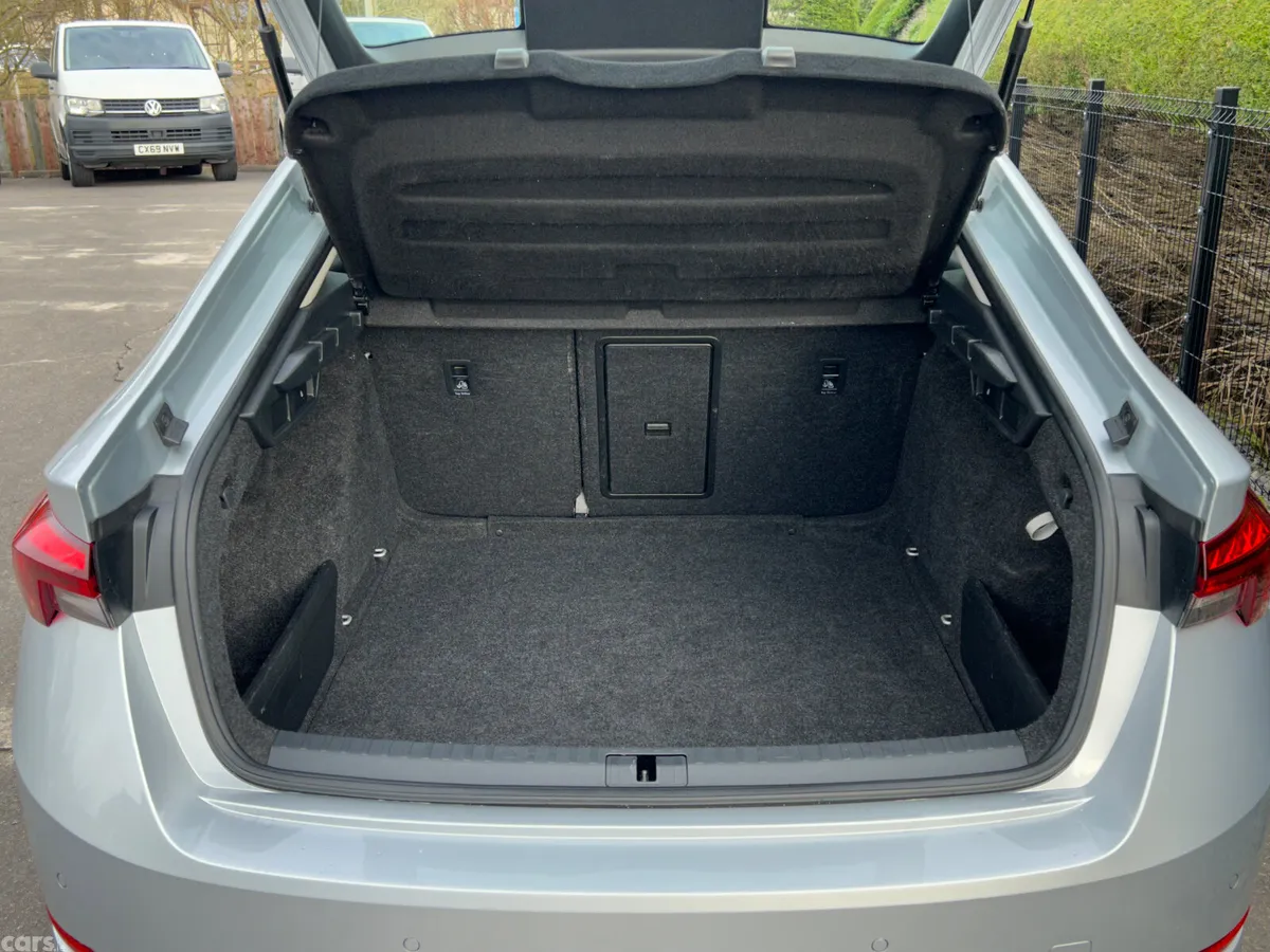 Skoda Octavia Saloon, Diesel, 2022, Silver