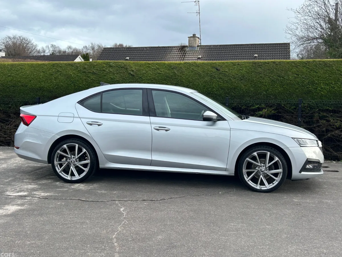 Skoda Octavia Saloon, Diesel, 2022, Silver