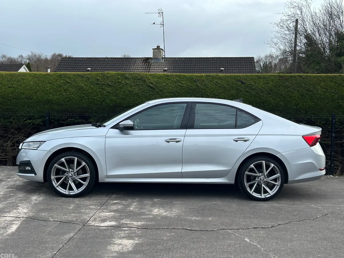 Skoda Octavia Saloon, Diesel, 2022, Silver