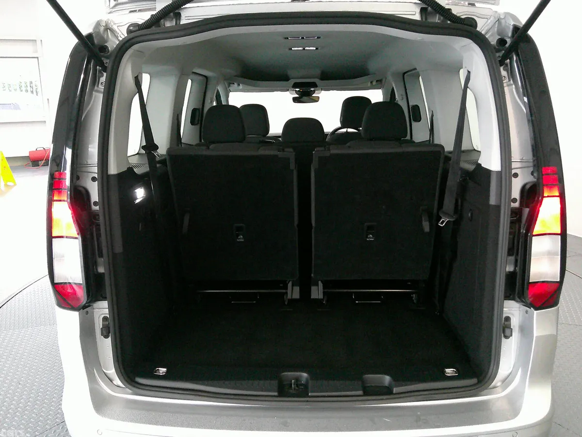 Volkswagen Caddy Maxi Life MPV, Diesel, 2023, Grey