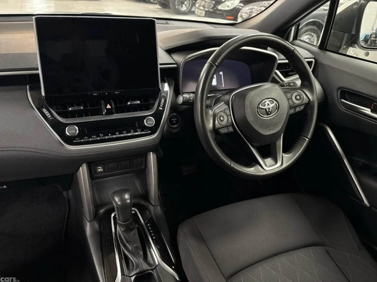 Toyota Corolla Cross Hatchback, Petrol Hybrid, 2023, White