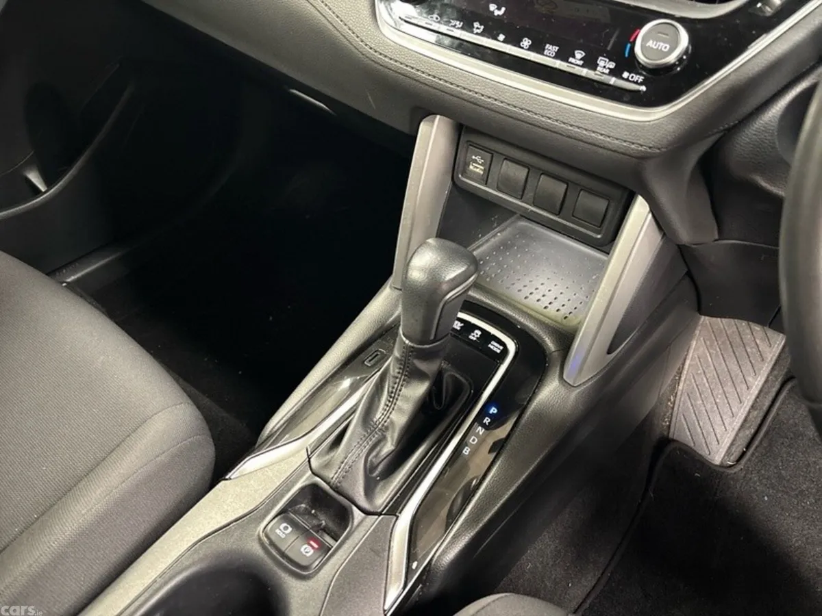 Toyota Corolla Cross Hatchback, Petrol Hybrid, 2023, White