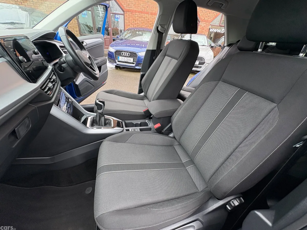 Volkswagen T-Roc SUV, Petrol, 2023, Blue