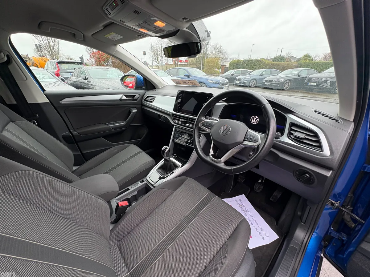 Volkswagen T-Roc SUV, Petrol, 2023, Blue