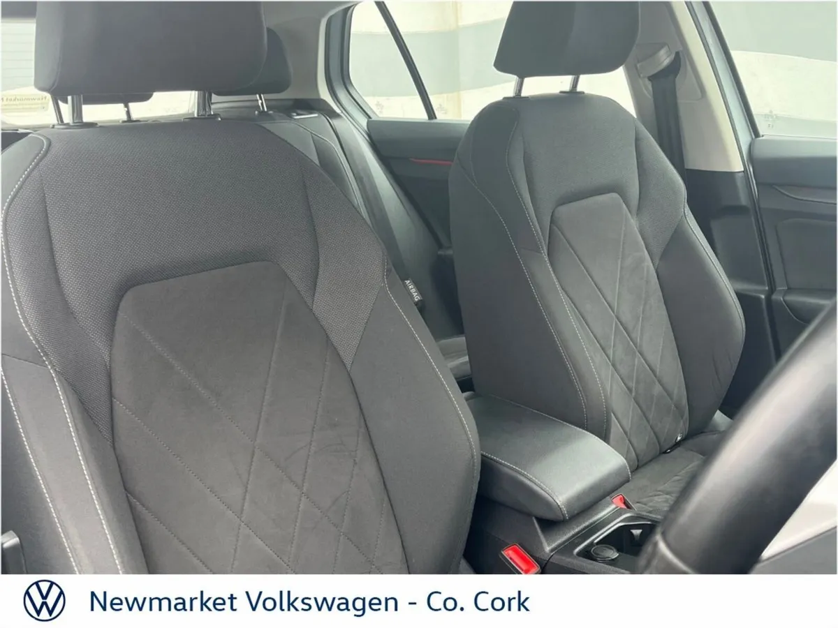 Volkswagen Golf Hatchback, Diesel, 2023, Silver