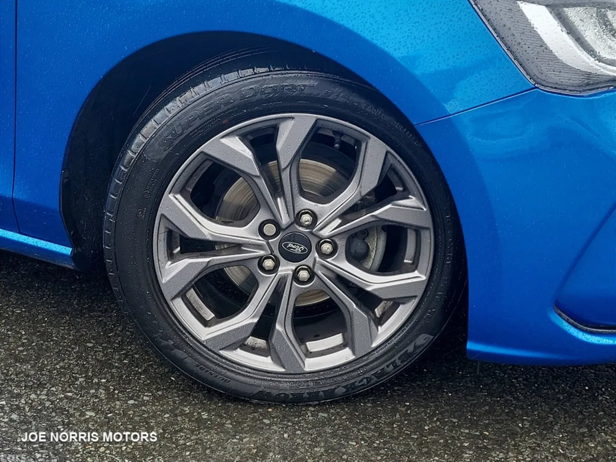 Ford Focus Hatchback, Diesel, 2022, Blue