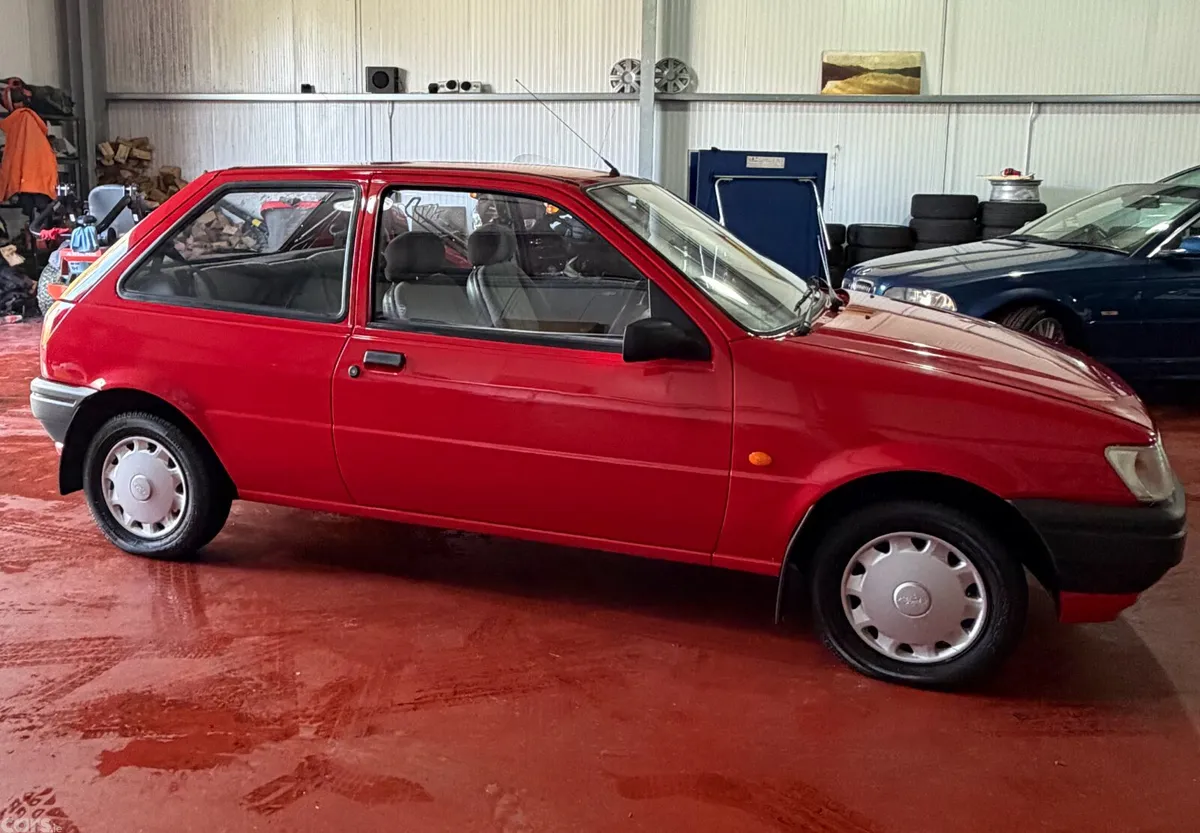 Ford Fiesta Hatchback, Petrol, 1994, Red