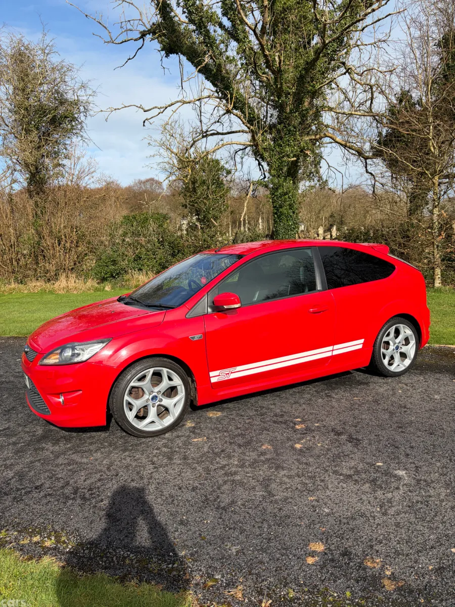 Ford Focus Hatchback, Petrol, 2008, Red