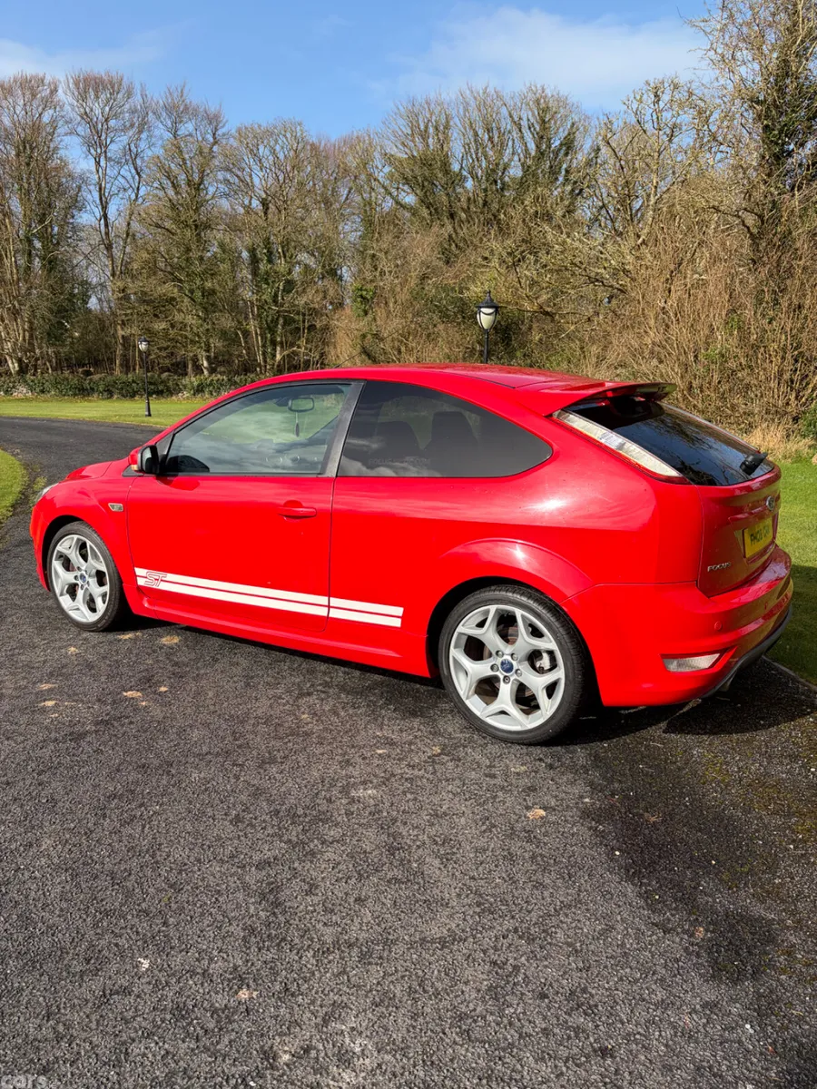 Ford Focus Hatchback, Petrol, 2008, Red