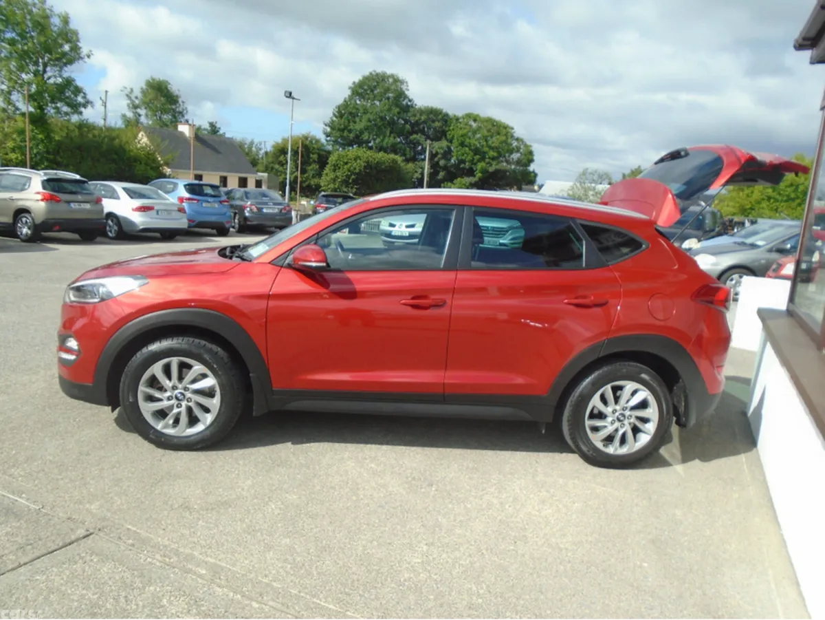 Hyundai Tucson SUV, Diesel, 2016, Red