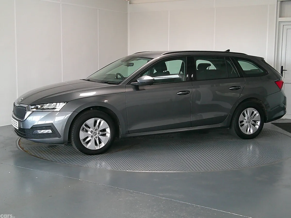 Skoda Octavia Estate, Diesel, 2023, Grey