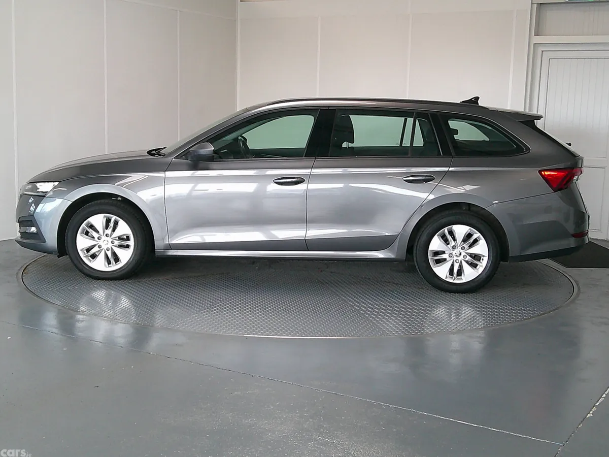 Skoda Octavia Estate, Diesel, 2023, Grey