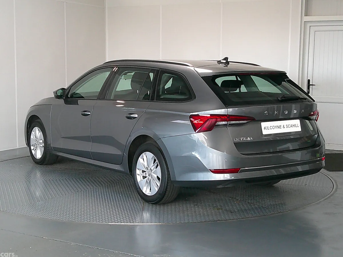 Skoda Octavia Estate, Diesel, 2023, Grey
