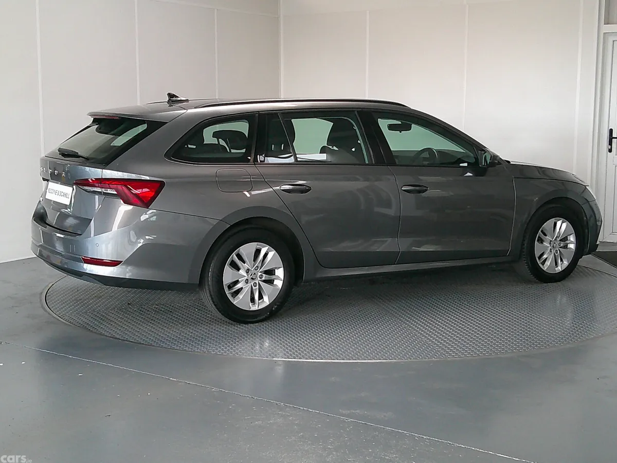 Skoda Octavia Estate, Diesel, 2023, Grey