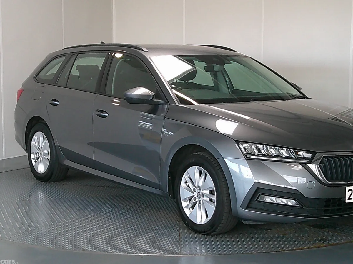 Skoda Octavia Estate, Diesel, 2023, Grey