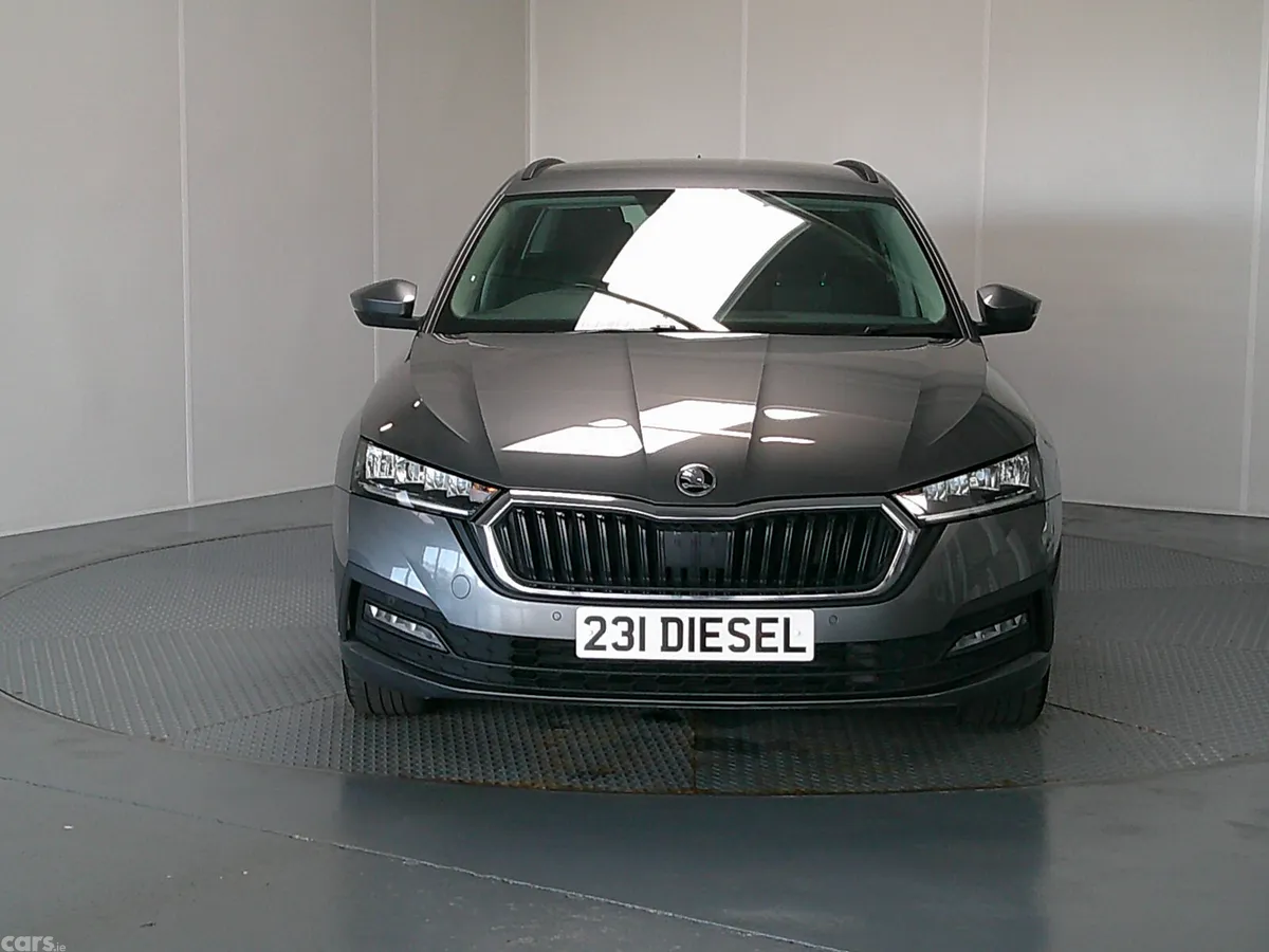 Skoda Octavia Estate, Diesel, 2023, Grey