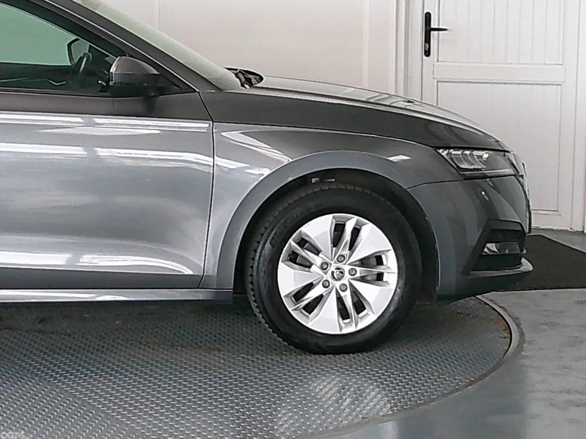 Skoda Octavia Estate, Diesel, 2023, Grey