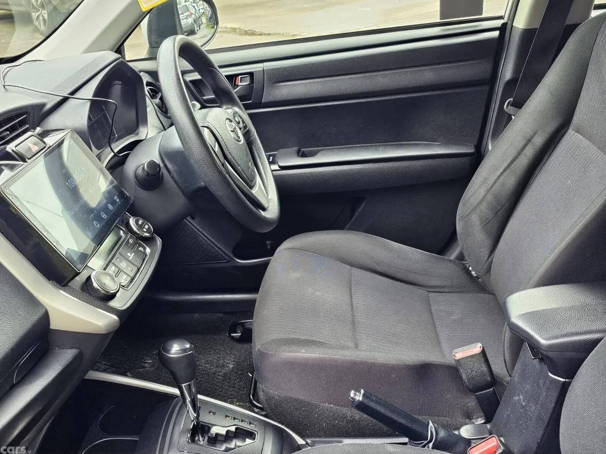 Toyota Corolla Estate, Petrol Hybrid, 2017, Silver