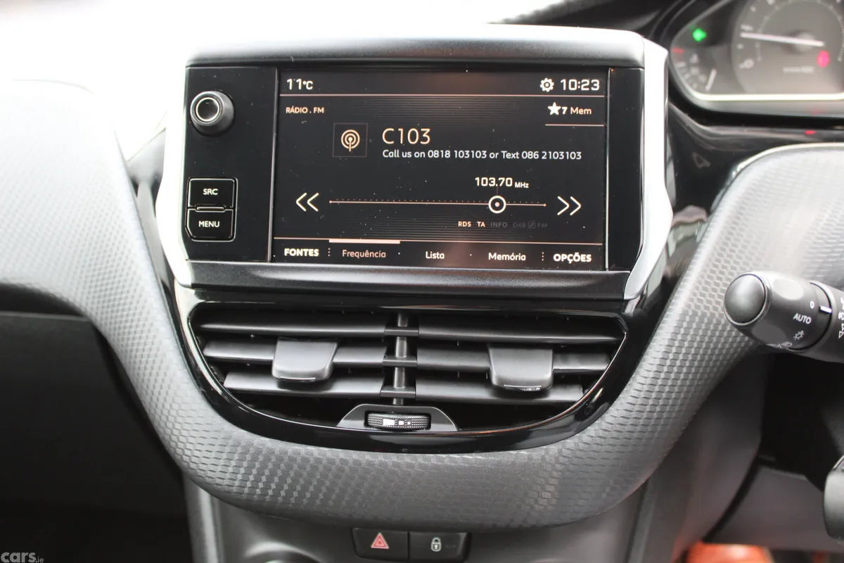 Peugeot 2008 Hatchback, Diesel, 2018, Grey
