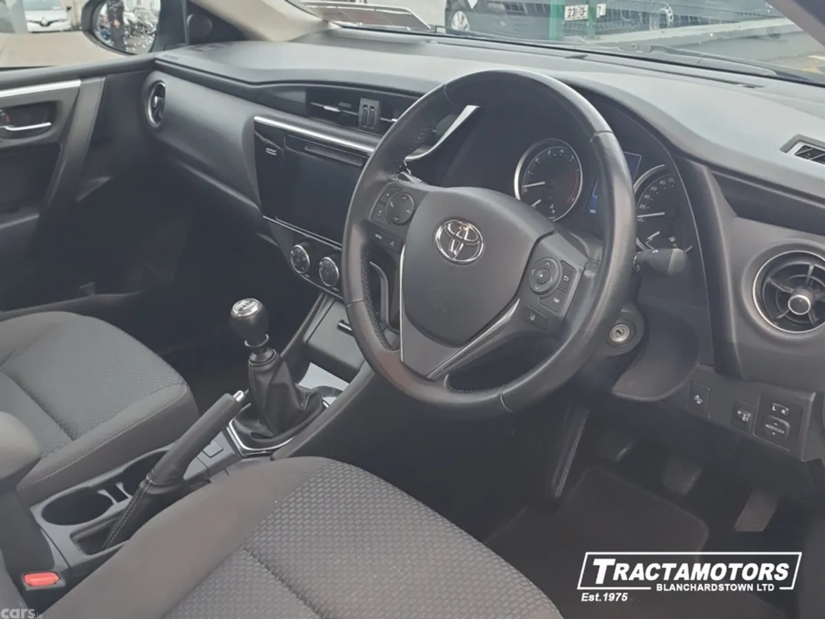 Toyota Corolla Saloon, Petrol, 2017, White