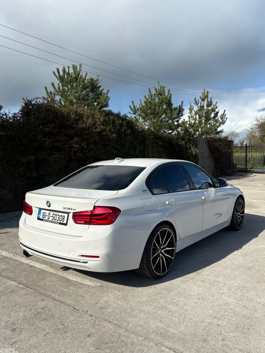 BMW 3-Series Saloon, Petrol Plug-in Hybrid, 2016, White