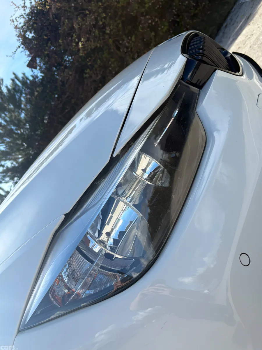 BMW 3-Series Saloon, Petrol Plug-in Hybrid, 2016, White