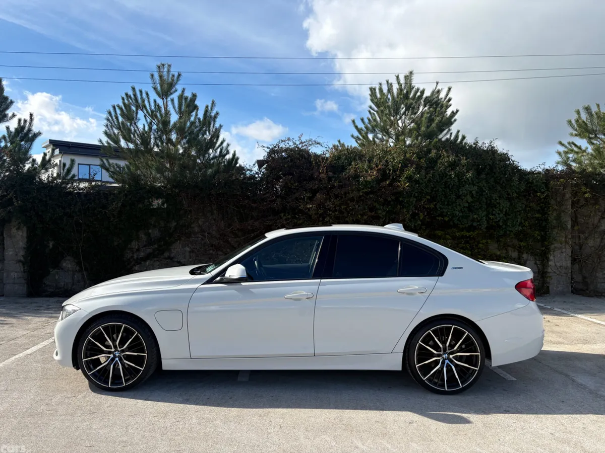 BMW 3-Series Saloon, Petrol Plug-in Hybrid, 2016, White