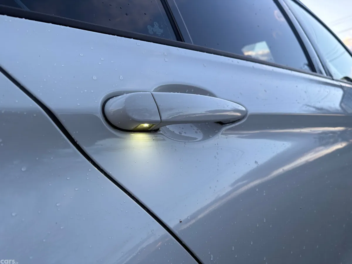BMW 3-Series Saloon, Petrol Plug-in Hybrid, 2016, White