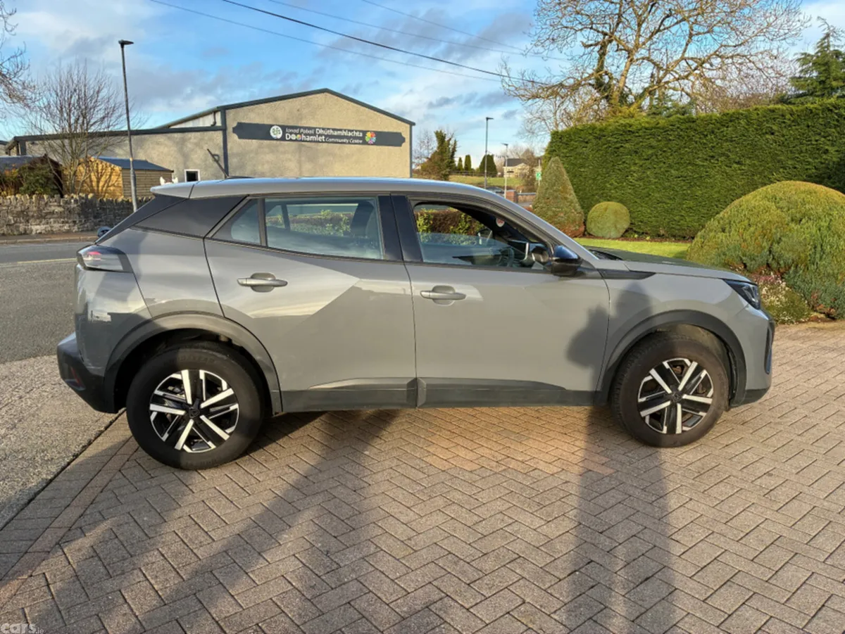 Peugeot 2008 MPV, Petrol, 2024, Grey