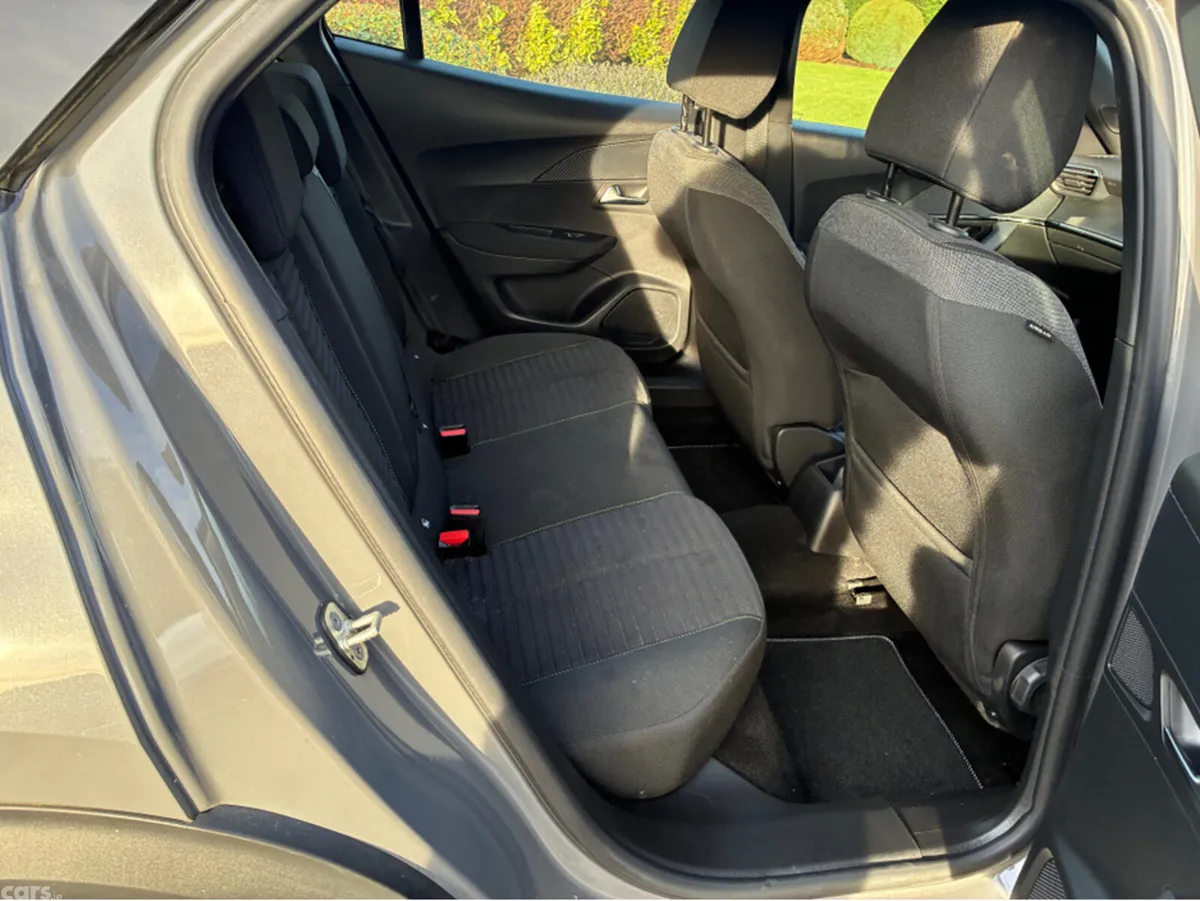 Peugeot 2008 MPV, Petrol, 2024, Grey