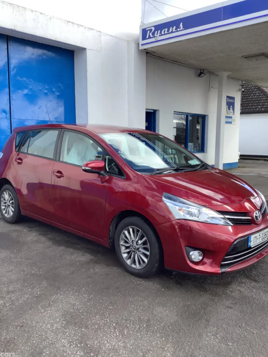 Toyota Verso MPV, Diesel, 2017, Red