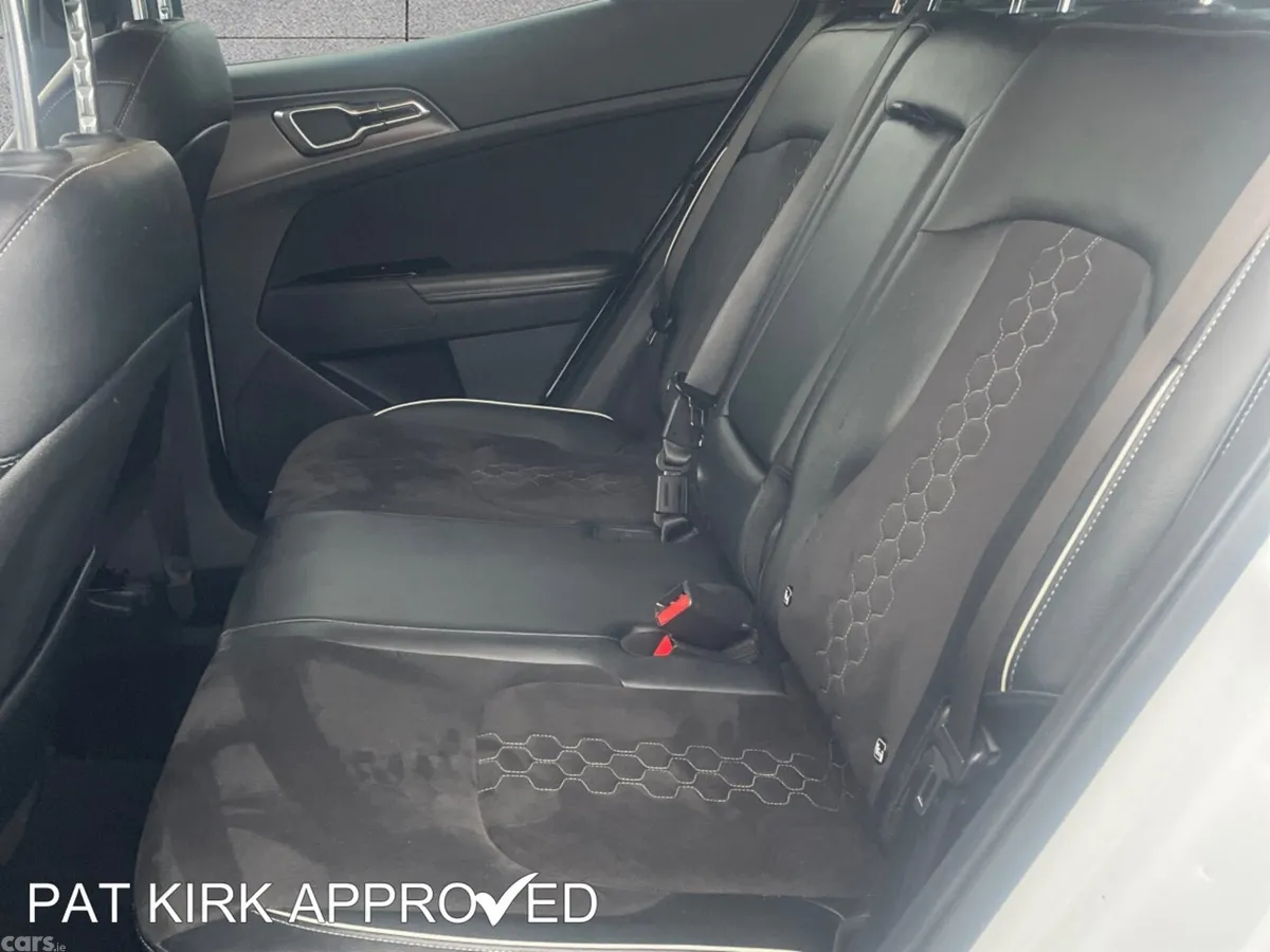 Kia Sportage Estate, Petrol Hybrid, 2023, White