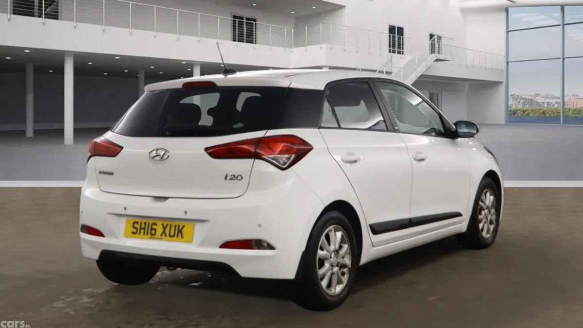 Hyundai i20 Hatchback, Petrol, 2016, White