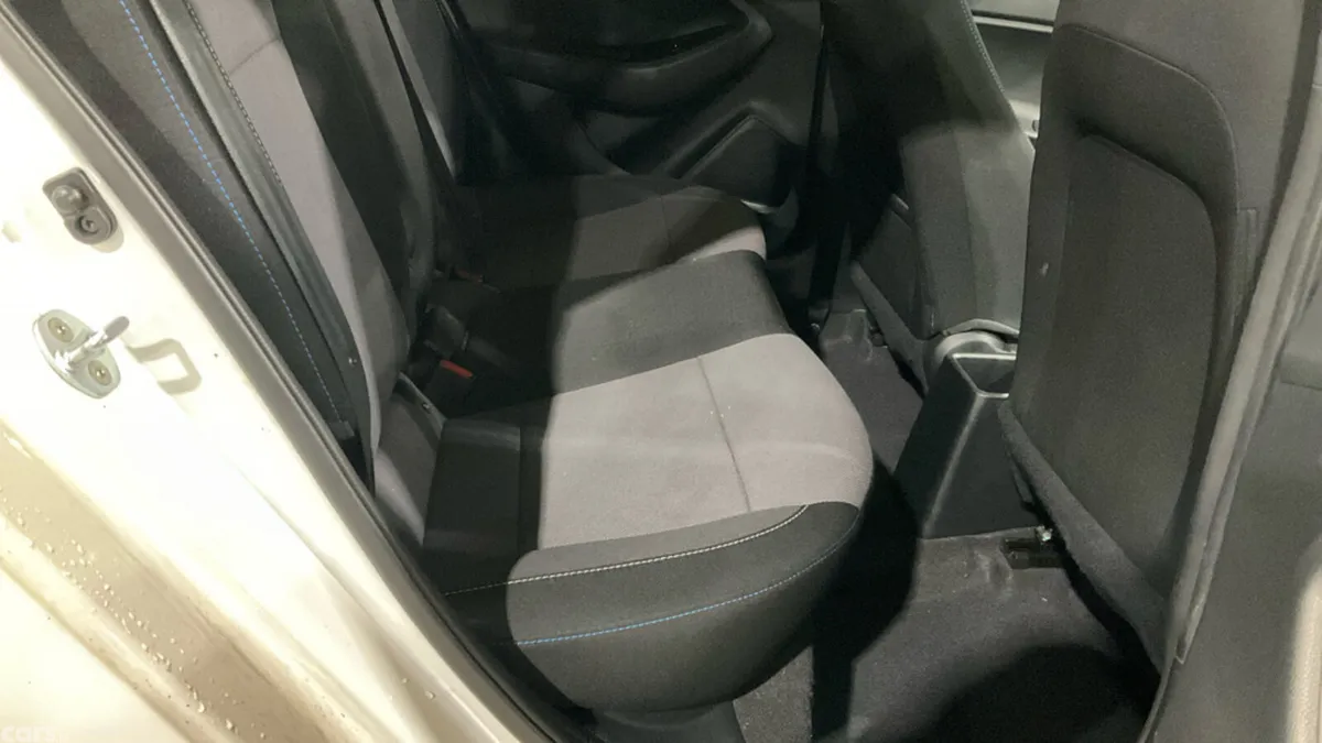 Hyundai i20 Hatchback, Petrol, 2016, White