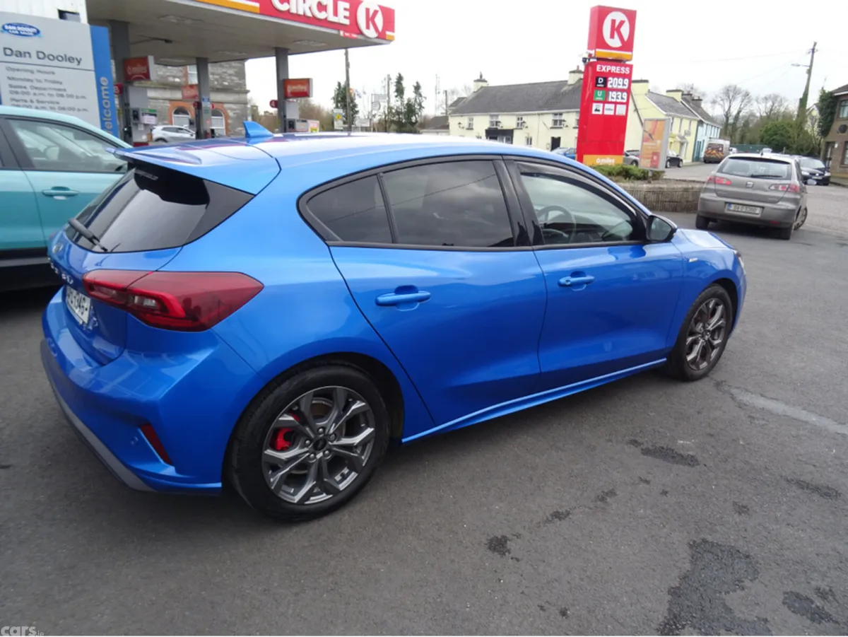 Ford Focus Hatchback, Petrol Hybrid, 2023, Blue
