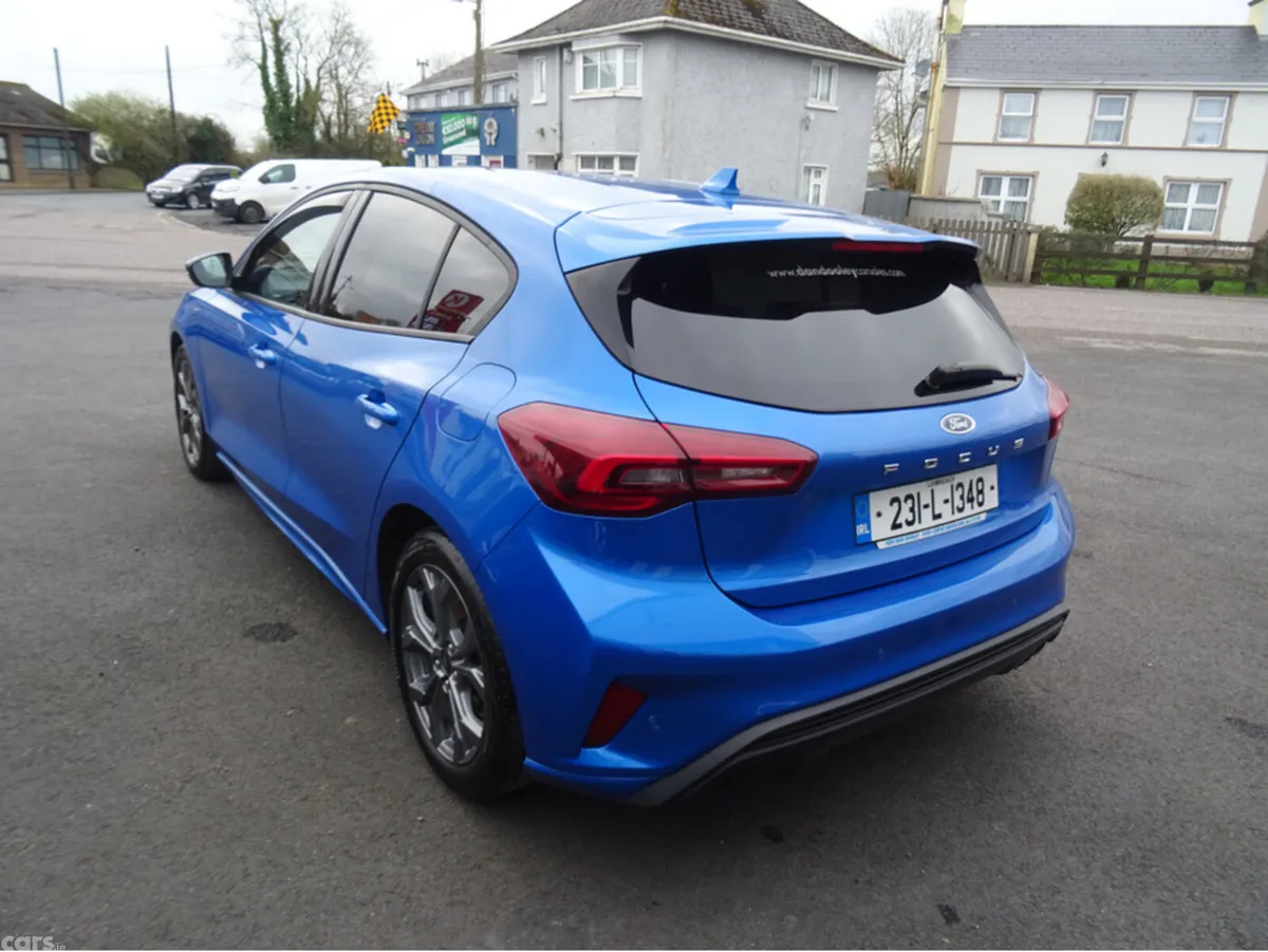 Ford Focus Hatchback, Petrol Hybrid, 2023, Blue