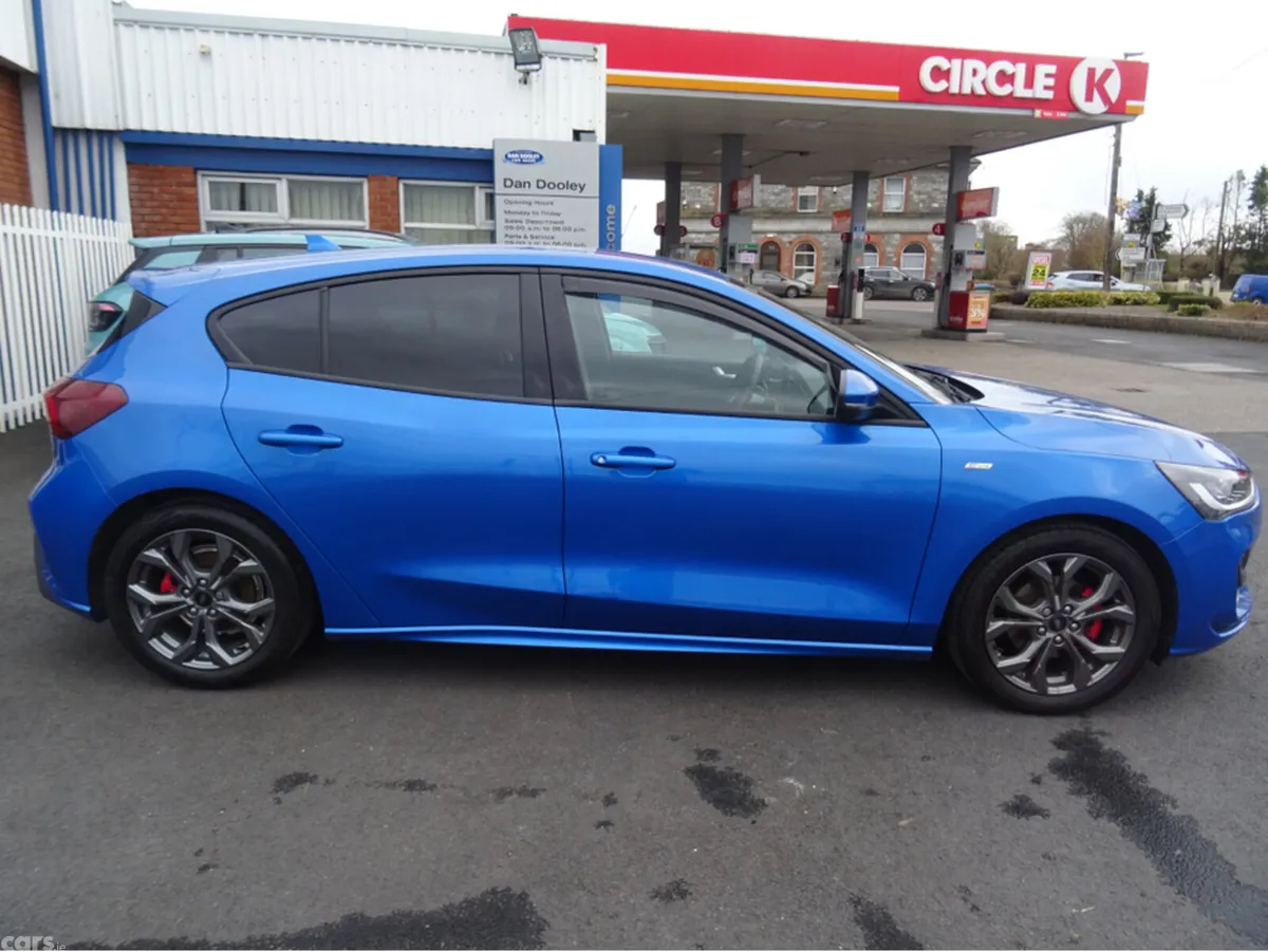 Ford Focus Hatchback, Petrol Hybrid, 2023, Blue