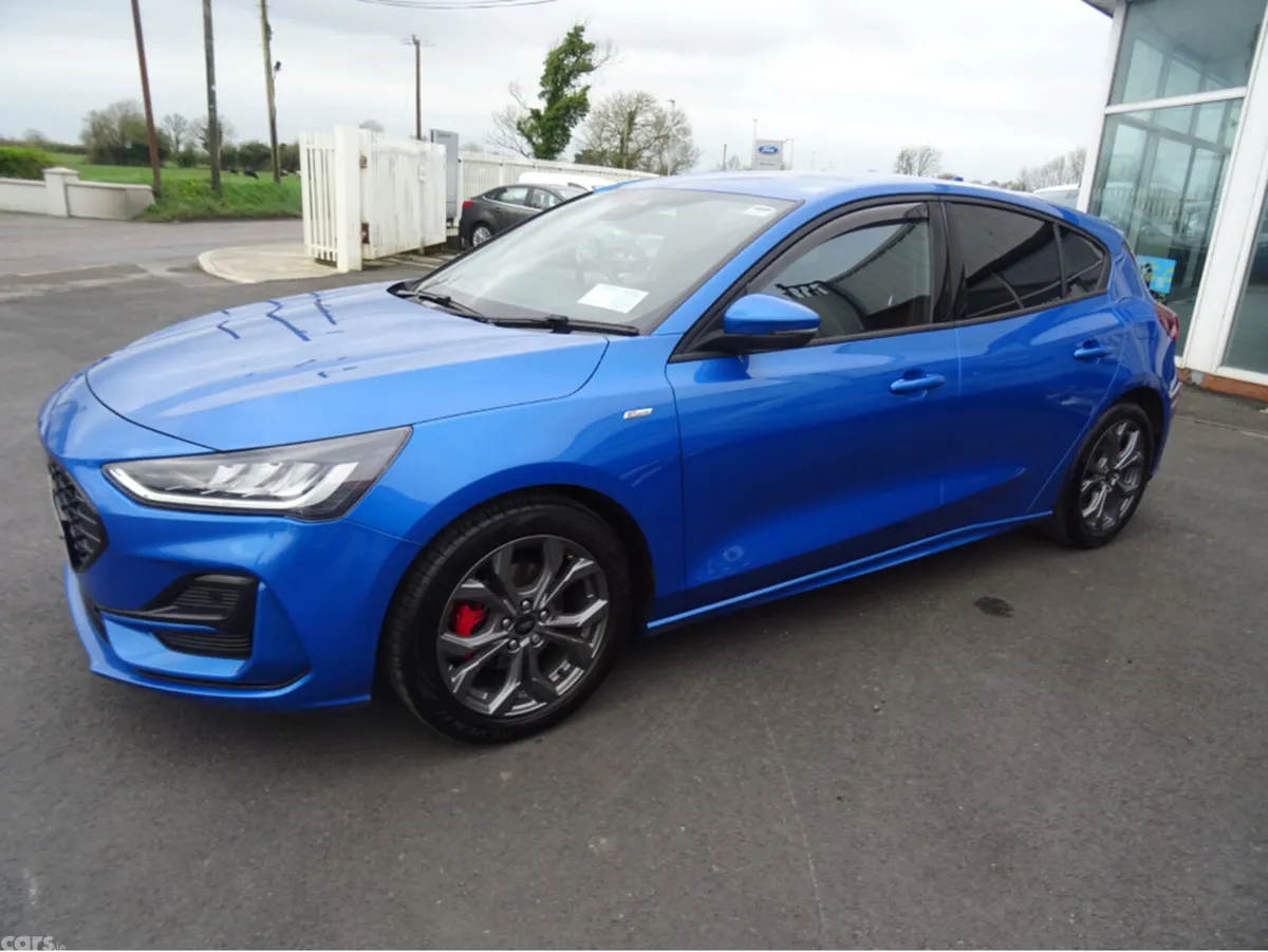 Ford Focus Hatchback, Petrol Hybrid, 2023, Blue