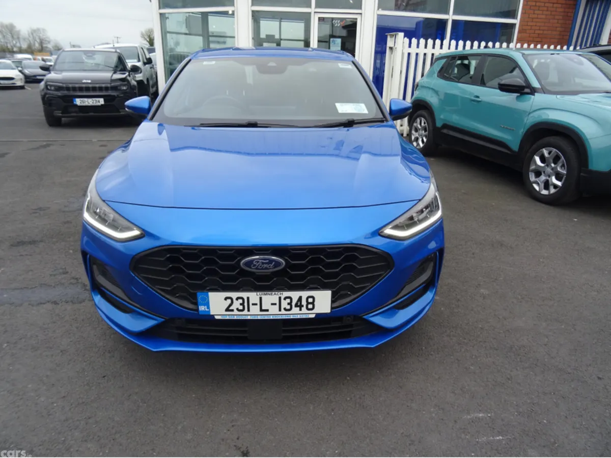 Ford Focus Hatchback, Petrol Hybrid, 2023, Blue