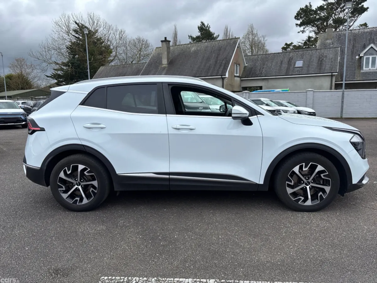 Kia Sportage MPV, Diesel, 2024, White