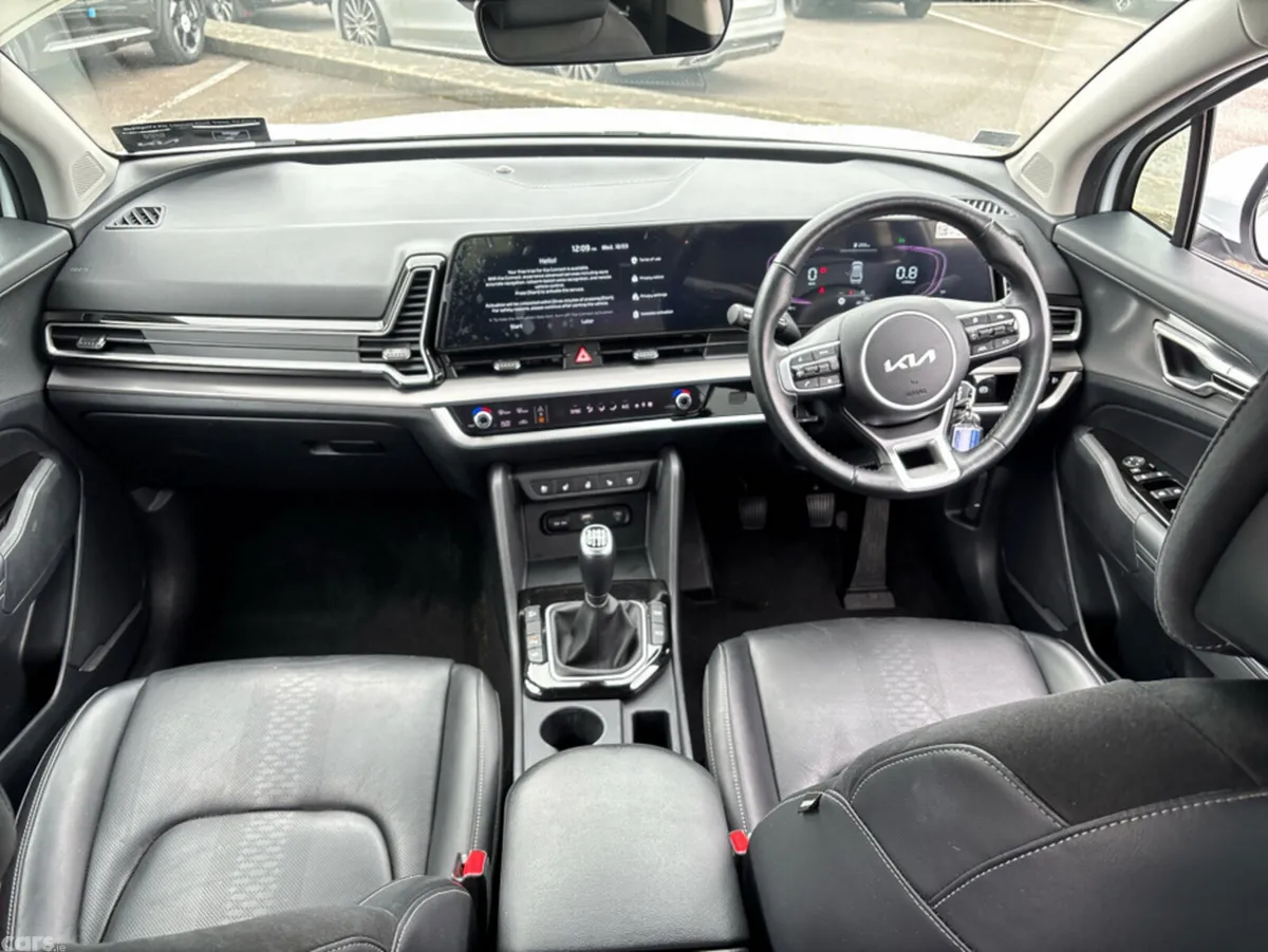 Kia Sportage MPV, Diesel, 2024, White