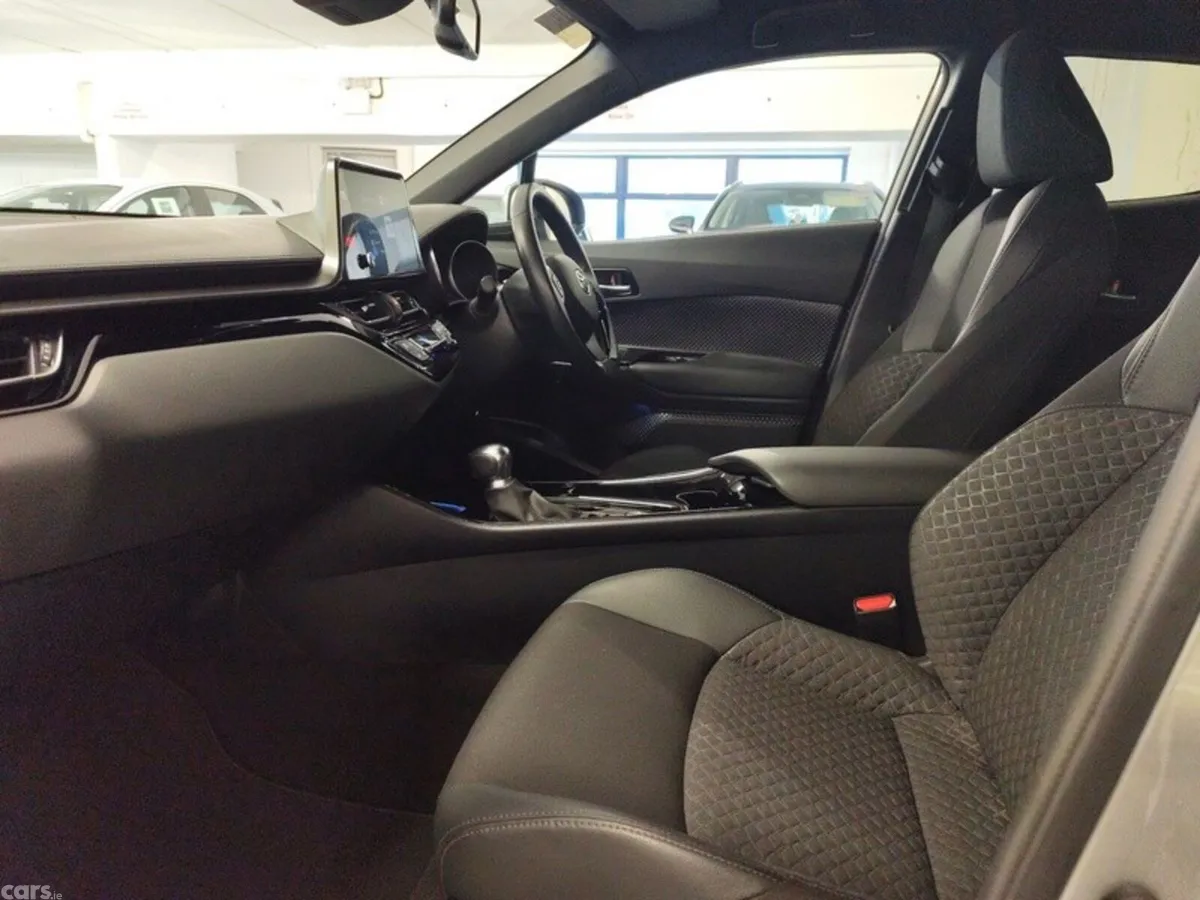 Toyota C-HR SUV, Petrol Hybrid, 2023, Grey
