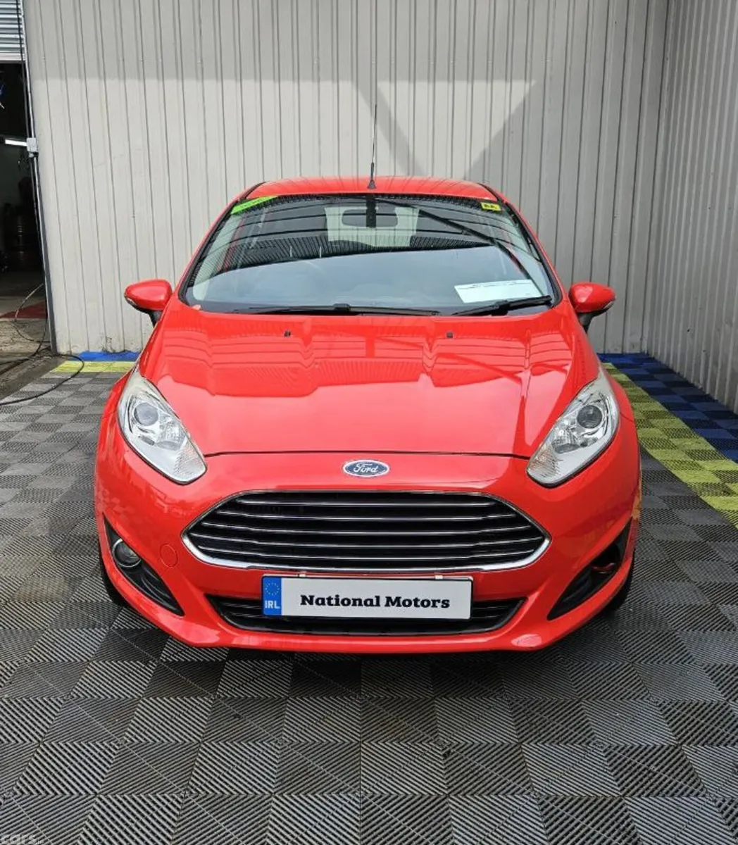 Ford Fiesta Hatchback, Petrol, 2014, Red
