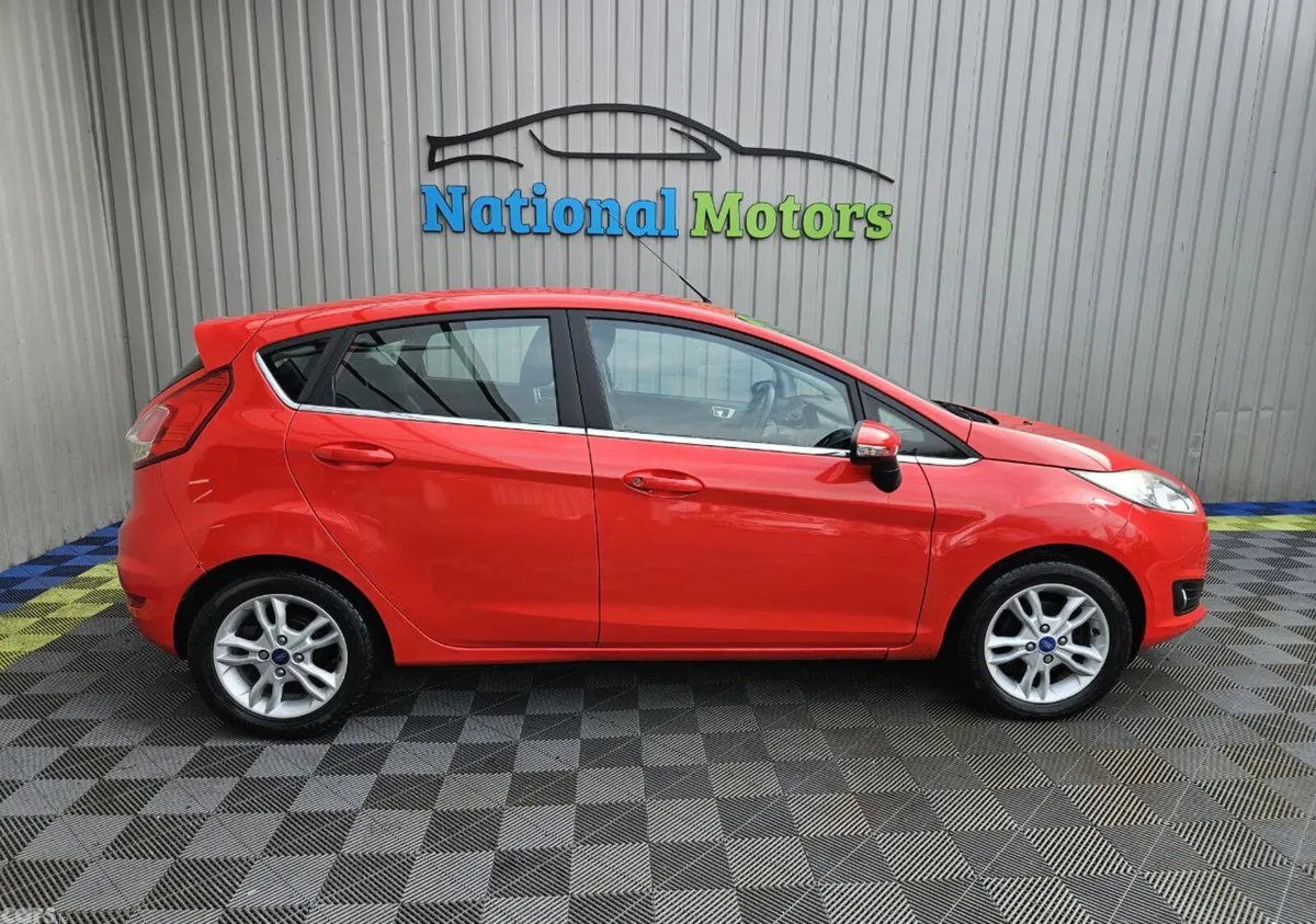 Ford Fiesta Hatchback, Petrol, 2014, Red